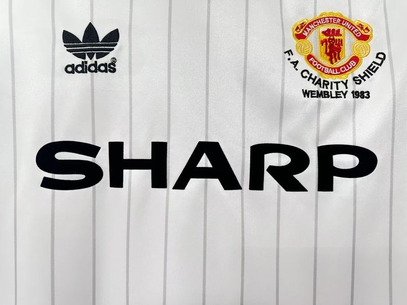 Retro Manchester United 1983 away