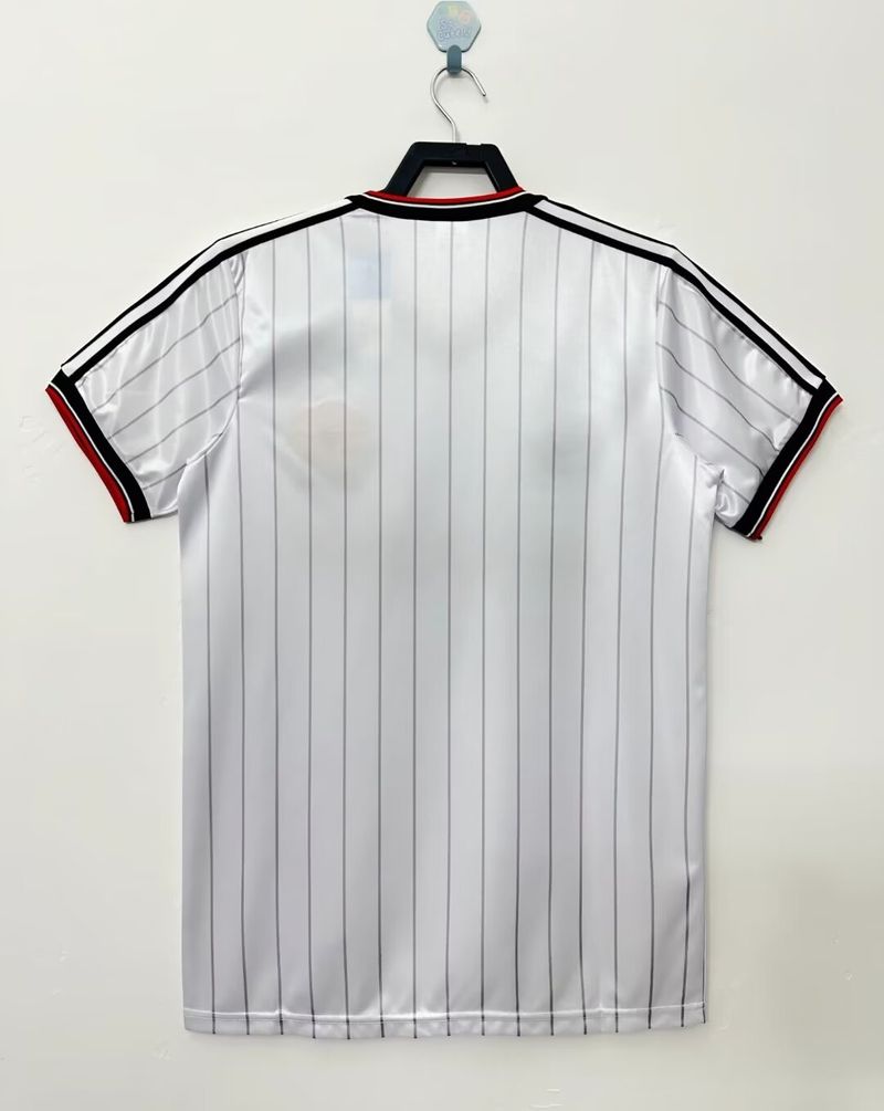 Retro Manchester United 1983 away