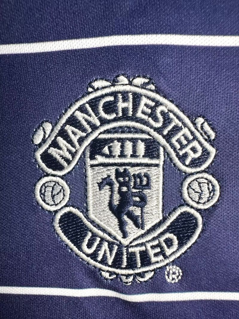 Retro Manchester United 1999-2000 away