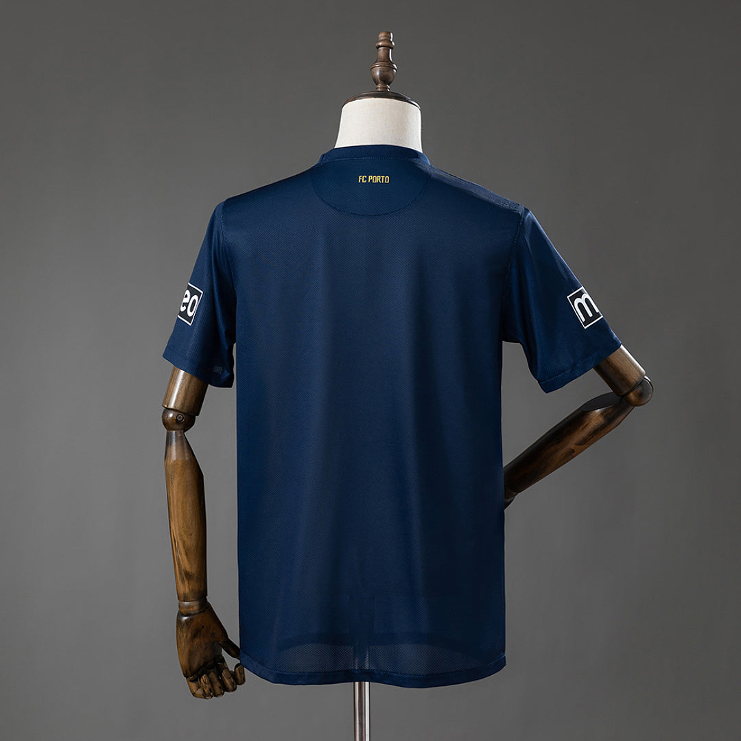 Retro FC Porto 2011-2012 Away Fan